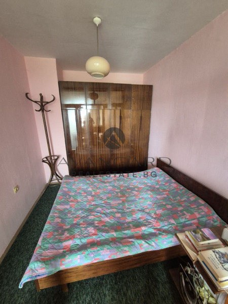 One -bedroom to Thursday market