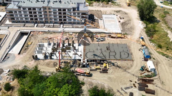 Тристаен апартамент в малка сграда до Гребна база