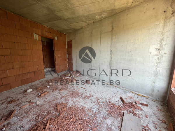 Тристаен Модър