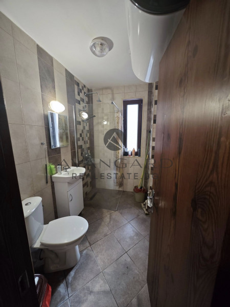 One -bedroom apartment with a tenant to UHT