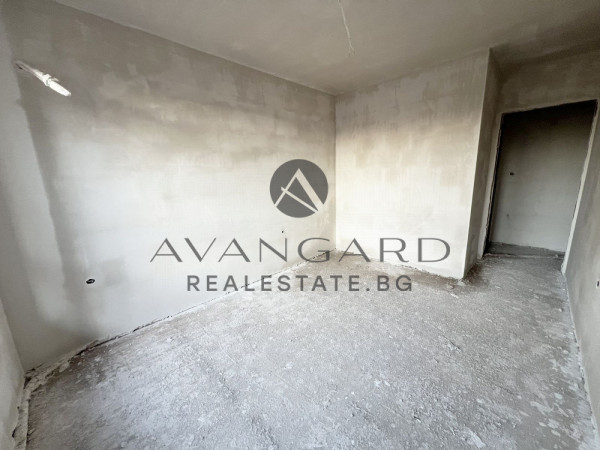 SPACIOUS THREE-ROOM APARTMENT WITH ACT 14!