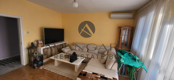 CENTRAL STATION! THREE BEDROOM FURNISHED!