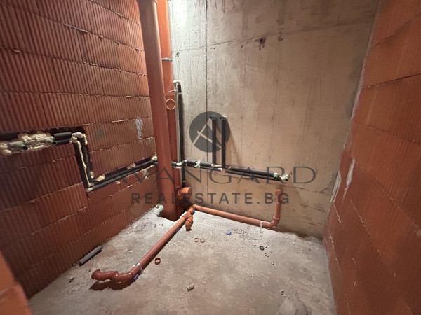 ИЗГОДНО! Тристаен ОСТРОМИЛА