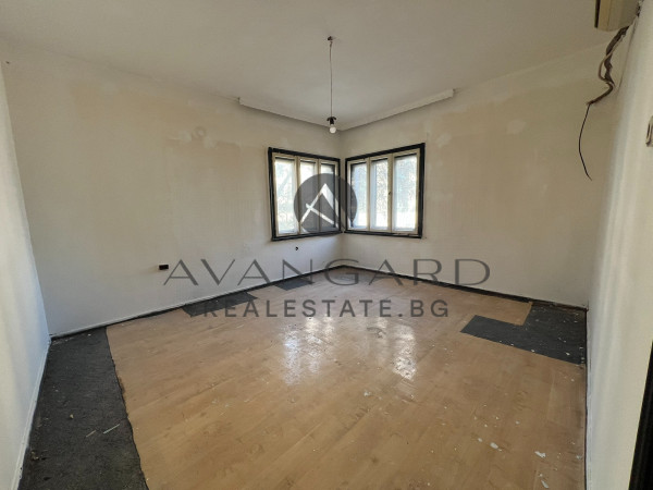 ЧЕТИРИСТАЕН С ВЪЗМОЖНОСТ ЗА ГАРАЖ  В КАМЕНИЦА 1