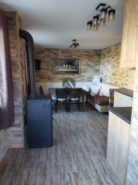 DETACHED HOUSE WITH YARD / Brestovitsa village