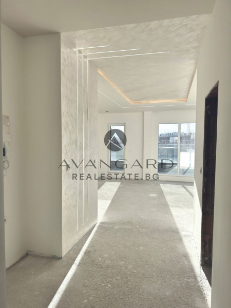 ТРИСТАЕН ПЕНТХАУС В СЪРЦЕТО НА СМИРНЕНСКИ