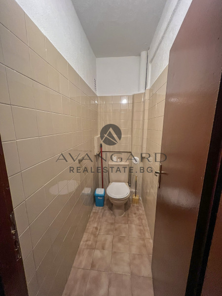 Тристаен апартамент до ц.Света Петка