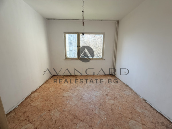 THREE-ROOM APARTMENT WITH REAL SQUARE AREA