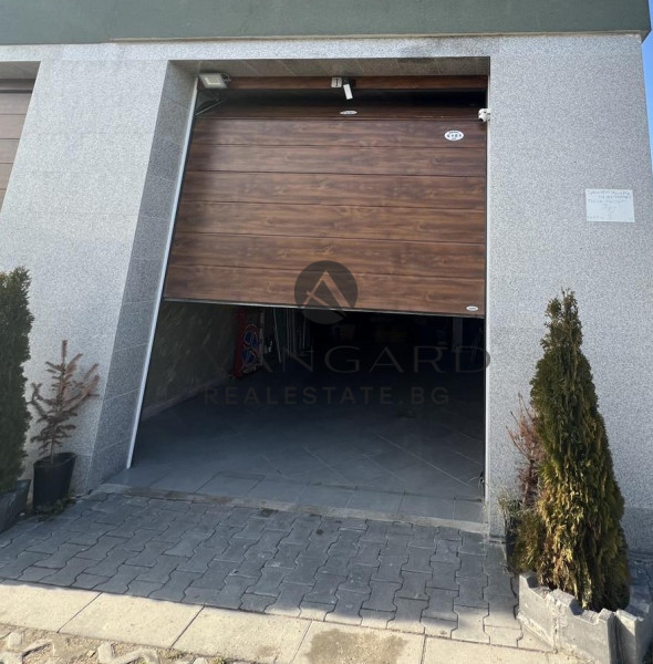 ДВУСТАЕН ОБЗАВЕДЕН! ЮЖЕН!