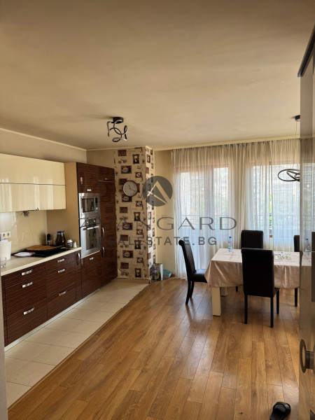 Fully furnished maisonette / east center