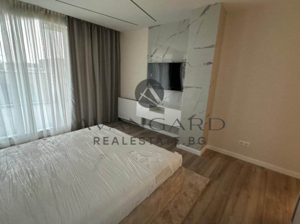 ACT 16! Luxury four-room apartment with garage and parking space