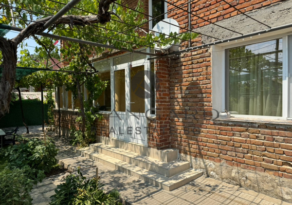 Two -storey house with a yard in the village of Kalekovets!
