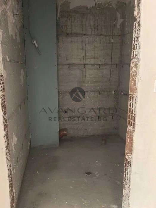 ACT 14! THREE-ROOM APARTMENT / THRACIA