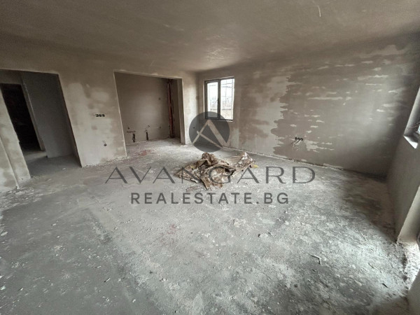 ОБШИРЕН ЧЕТИРИСТАЕН ОСТРОМИЛА