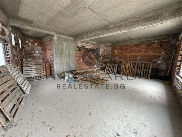 ДВЕ ТРИЕТАЖНИ ОГЛЕДАЛНИ КЪЩИ / С. ЦАРАЦОВО