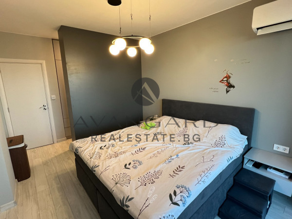 LUXURIOUSLY FURNISHED TWO-ROOM APARTMENT