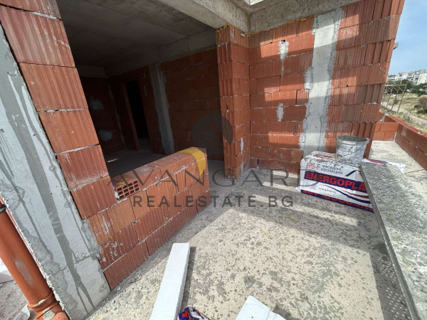 ИЗГОДНО! Тристаен ОСТРОМИЛА