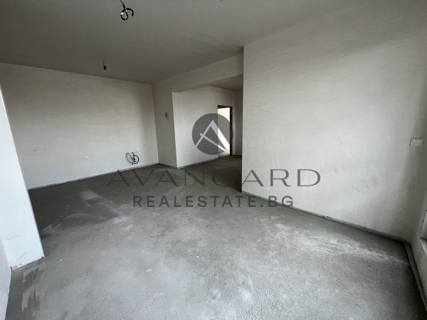 Four -bedroom with parking space in a luxury building