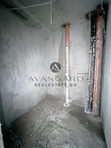 SPACIOUS THREE-ROOM APARTMENT WITH ACT 14!