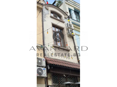 Three -storey house Kapana