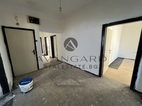 ЧЕТИРИСТАЕН С ВЪЗМОЖНОСТ ЗА ГАРАЖ  В КАМЕНИЦА 1