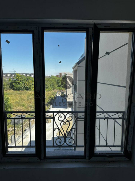 One bedroom apartment with 30 sq.m. Hall / Ostromila