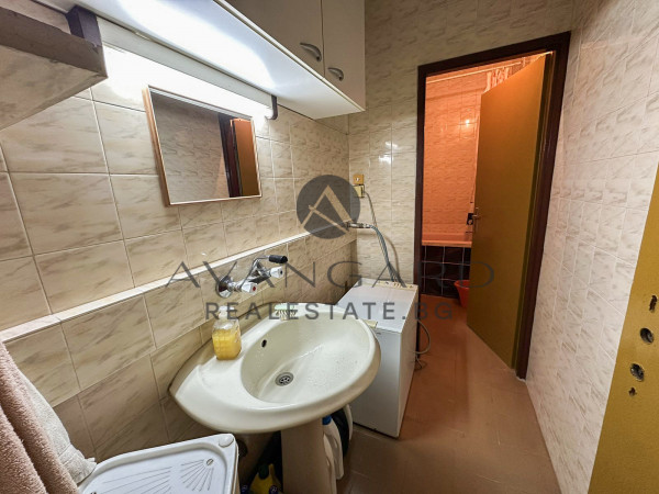 Spacious two -bedroom with four separate rooms / real square footage / south exposure / center