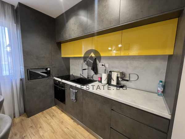 LUXURIOUSLY FURNISHED MULTI-ROOM APARTMENT