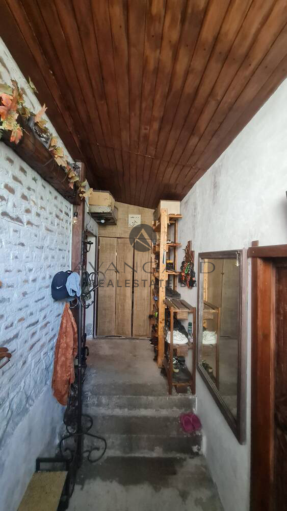 Къща с двор и офис сграда / Сточна гара