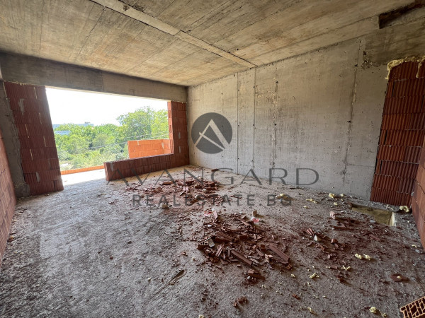 Тристаен Модър