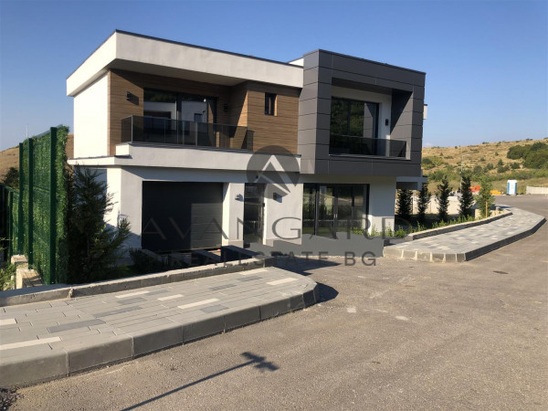 NEW MODERN HOUSE IN MARKOVO