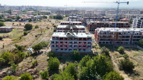 ИЗГОДНО! Тристаен ОСТРОМИЛА