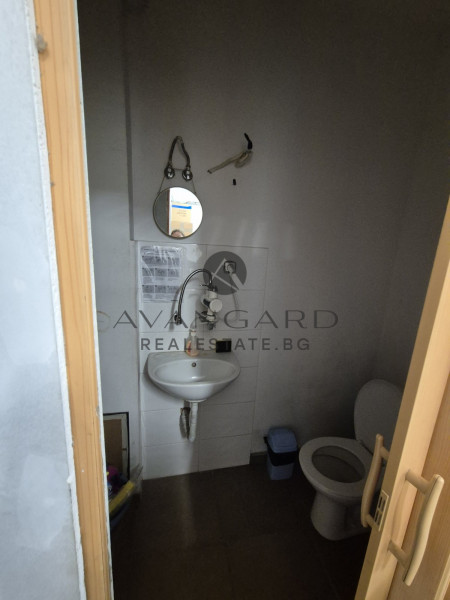 Two -storey house with shop / city garden