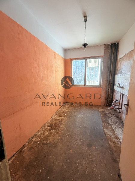 THREE-ROOM APARTMENT WITH REAL SQUARE AREA