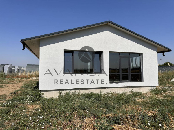 A private house with a yard! Orizari!