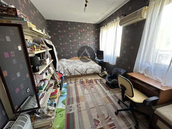 Spacious two -bedroom with four separate rooms / real square footage / south exposure / center