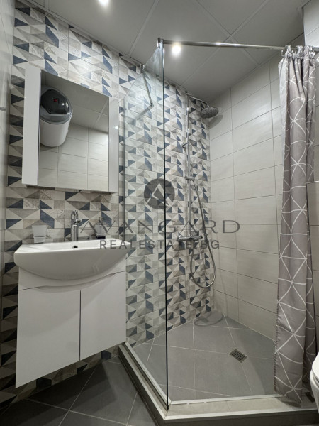 ОБЗАВЕДЕН ДВУСТАЕН АПАРТАМЕНТ В ЛУКСОЗНА СГРАДА