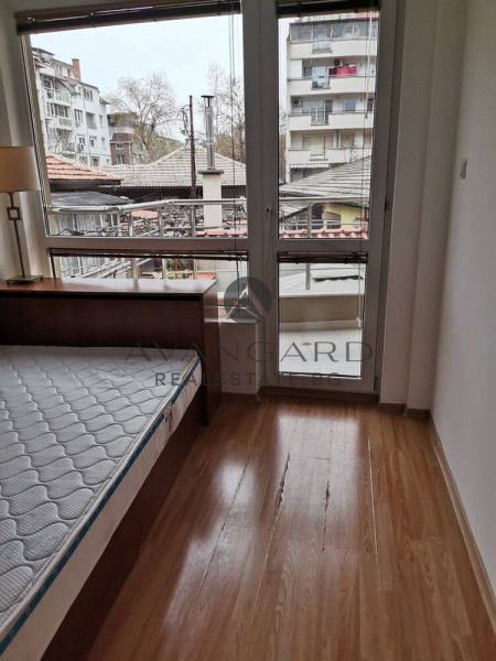 THREE BEDROOM FURNISHED! THE BREAKER!
