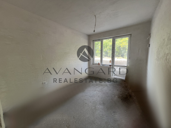 One bedroom apartment with yard in front of Act 15!