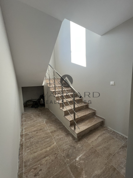 Detached two-story house with deed 16 in Krumovo