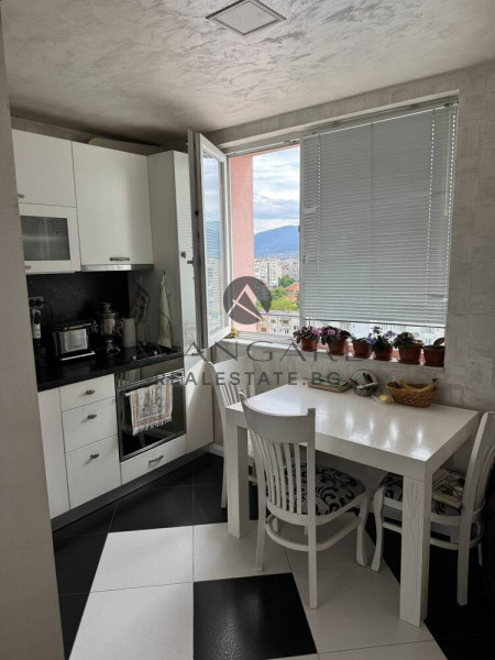 Stylishly furnished to Vasil Kolarov
