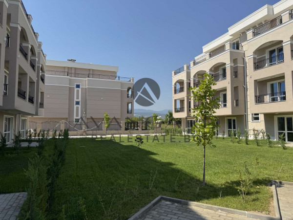 A spacious three bedroom in a luxury building with Act 16