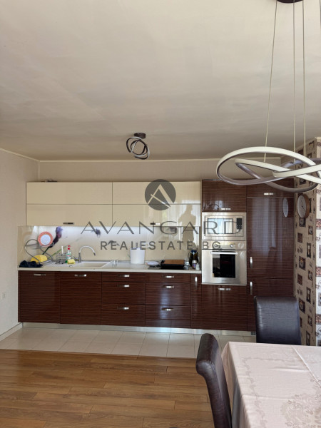 Fully furnished maisonette / east center