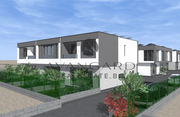 HOUSE WITH YARD AND PARKING SPACE