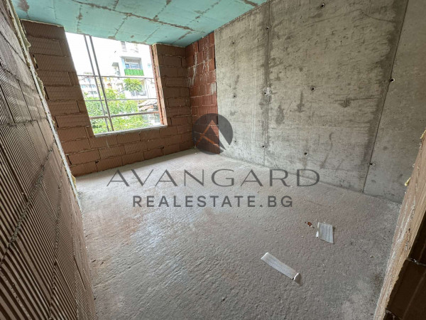 Four -bedroom / new modern building