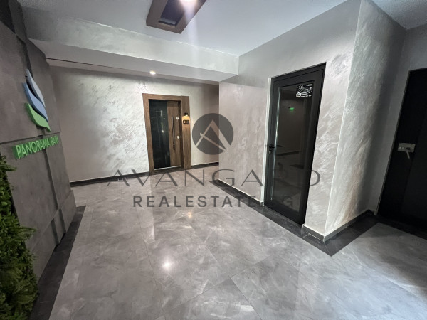 Двустаен апартамент с веранда на ул.Рая