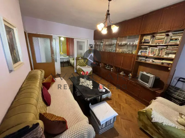 THREE-ROOM APARTMENT/CENTRE