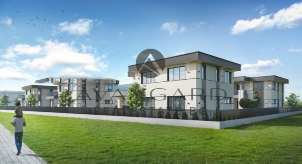 DETACHED HOUSE WITH YARD! COMA!