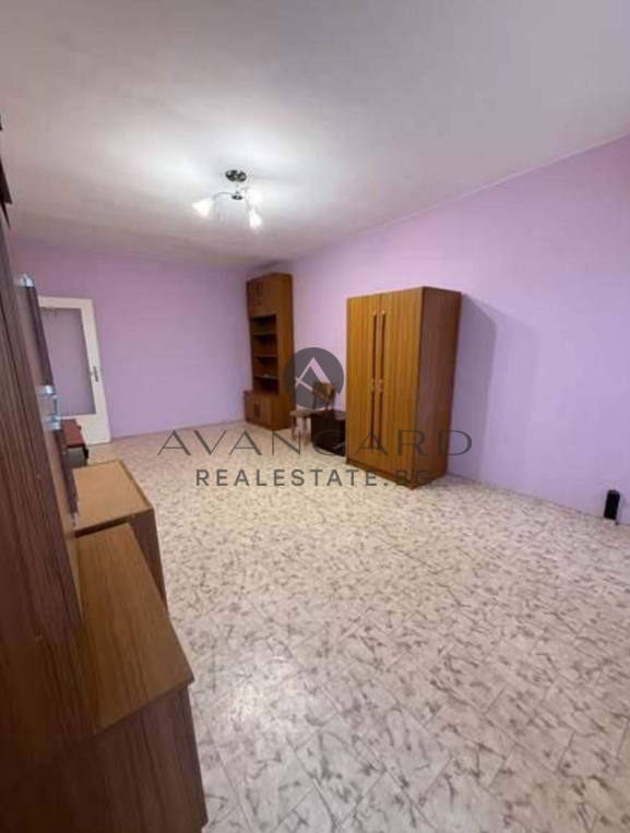 Двустаен с три отделни стаи до Камела