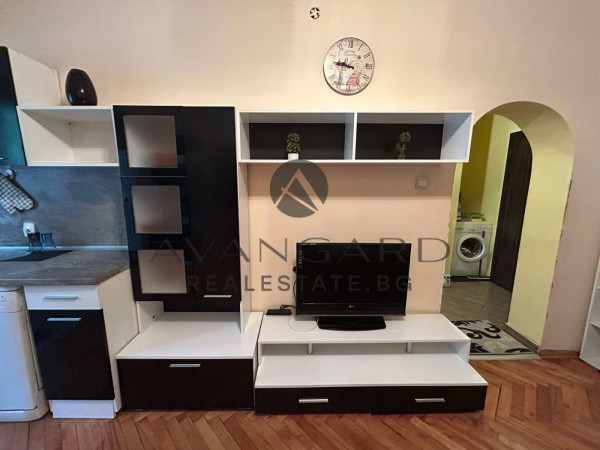 Тристаен Обзаведен / МОЛ Пловдив